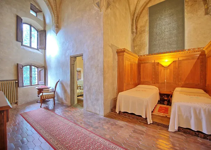 Castello Di Montegufoni By Posarellivillas ヴィラ